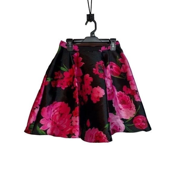 B. Darlin black floral circle mini skirt XS-SM - Picture 1 of 7